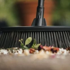BALAI DE JARDIN MULTI-USAGES SOLID - M FISKARS - 1025921 -Maçon Soldes Magasin 1025921 solid broom cleaning productimage